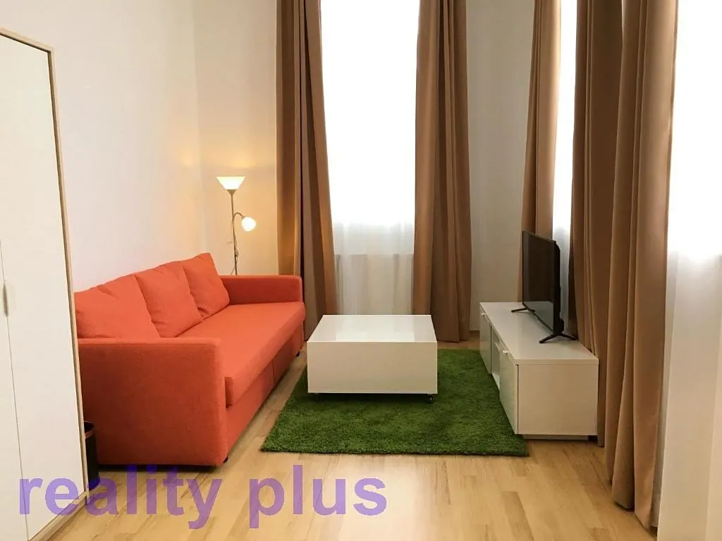 Pronájem bytu 1+kk 28 m²
